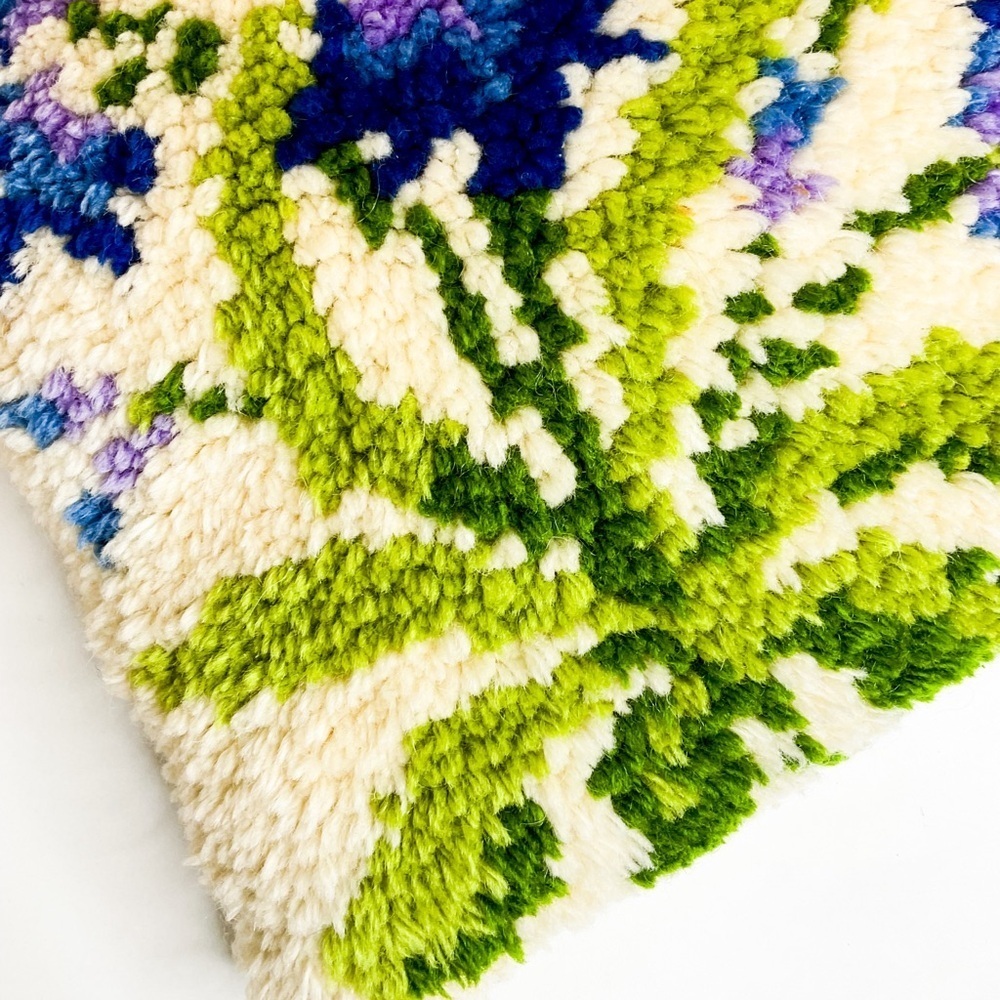 VINTAGE Boho Purple Iris Flower White Cream Pillow - Picture 3 of 6